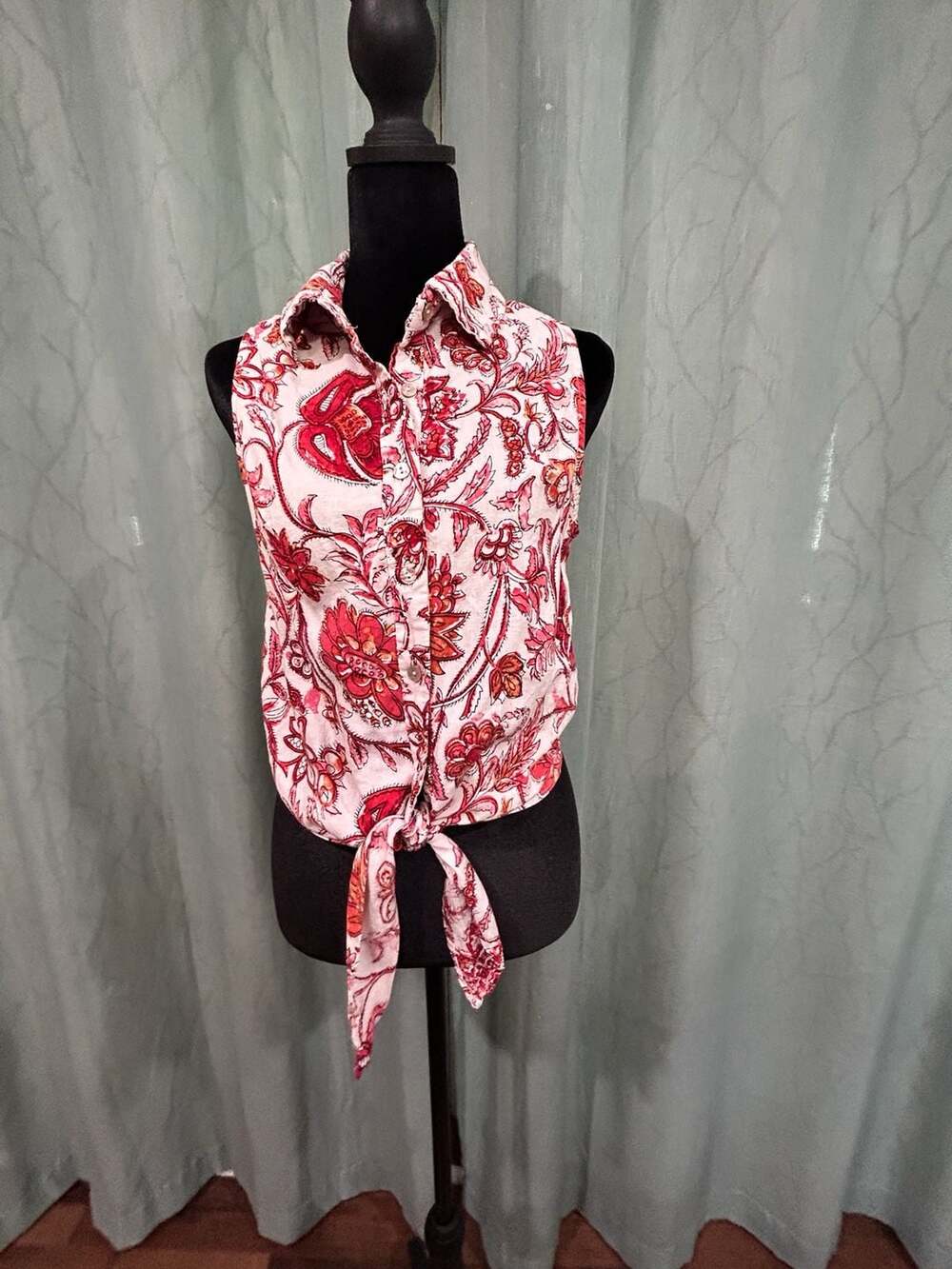 Nicole Miller New York Pink Floral Sleeveless Button Down Tie Front Top
